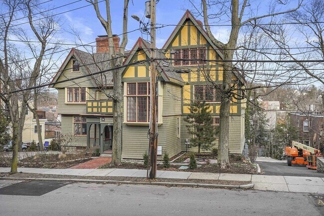 Building Photo - 165 Winthrop Rd
