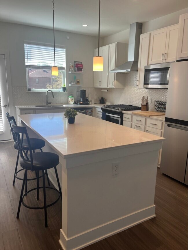 Foto del edificio - 1730 N Alley 1750 E