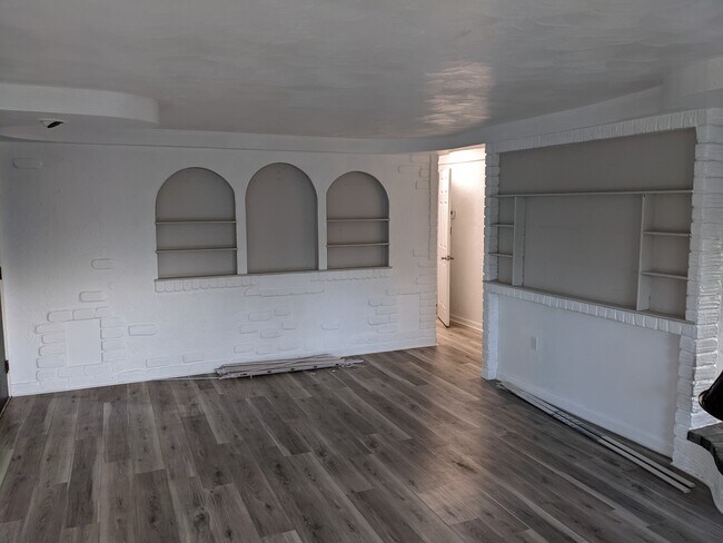 Building Photo - 3209 Carrier Ave