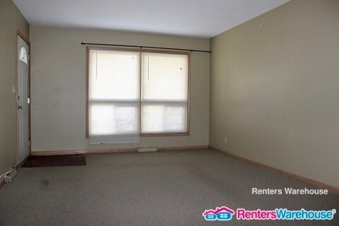 Building Photo - 701 Robinwood Ln