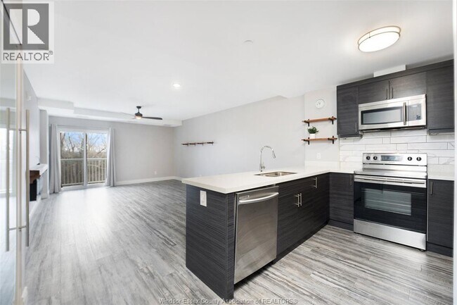 Photo du bâtiment - 1675 Banwell Rd