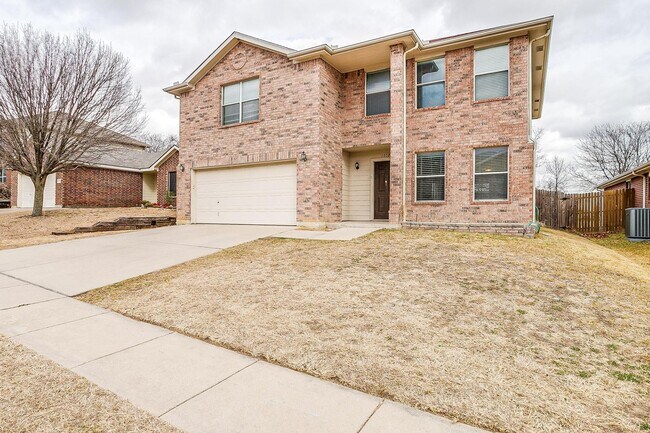 Building Photo - Ready for New Tenants- Large 3 bed, 2.5 bath in West Fort Worth- 76108