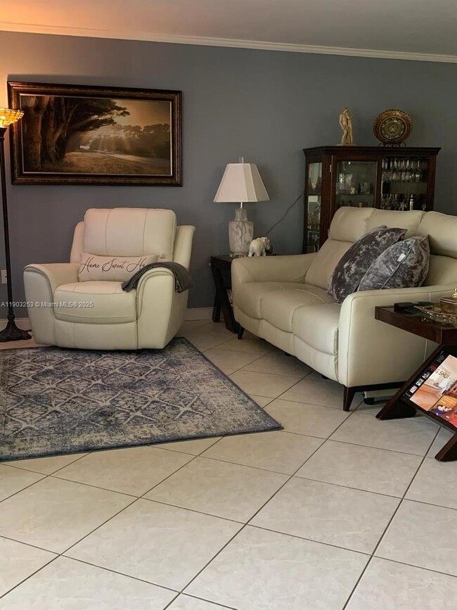 Building Photo - 671 NE 195th St