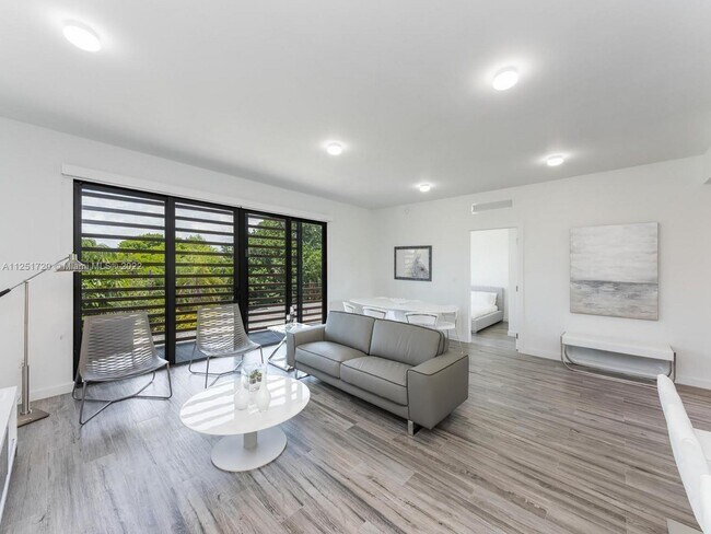 Foto del edificio - 2955 Bird Ave