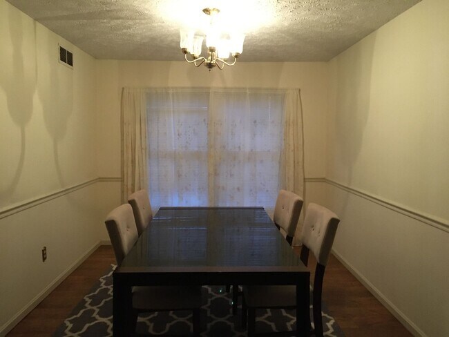 Foto del edificio - Gorgeous 4 BR/2.5 BA Single Family Home in...