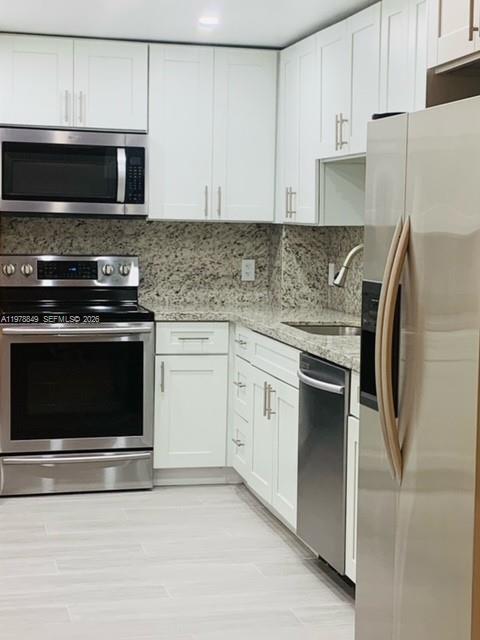 Foto del edificio - 90 Edgewater Dr