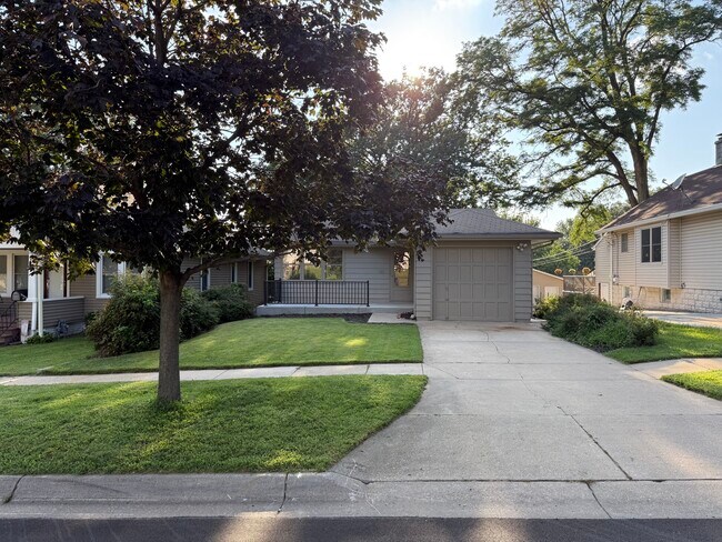 Building Photo - 2020 N 61st St