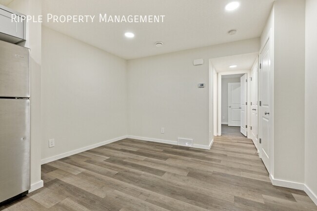 Photo du bâtiment - WONDERFUL 1 BED/ 1 BATH LOWER UNIT | PET FRIENDLY