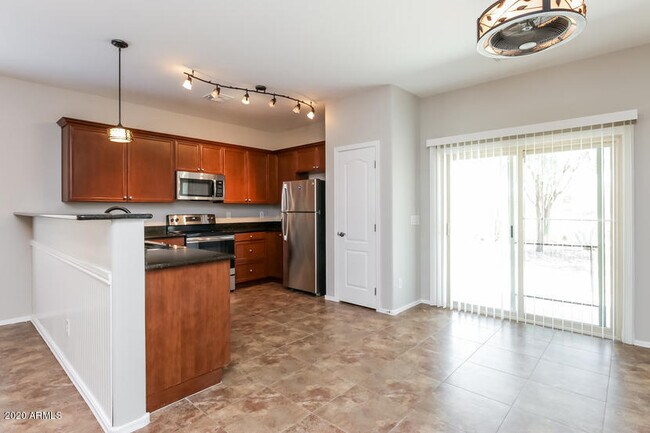 Building Photo - 1737 W Stephanie Ln