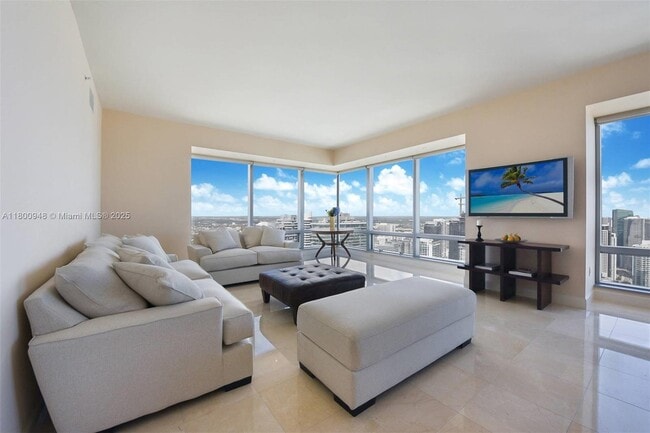 Building Photo - 1425 Brickell Ave