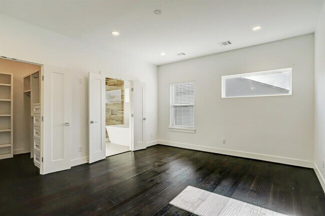 Foto del edificio - 7726 Jacquelyn Oaks Rd