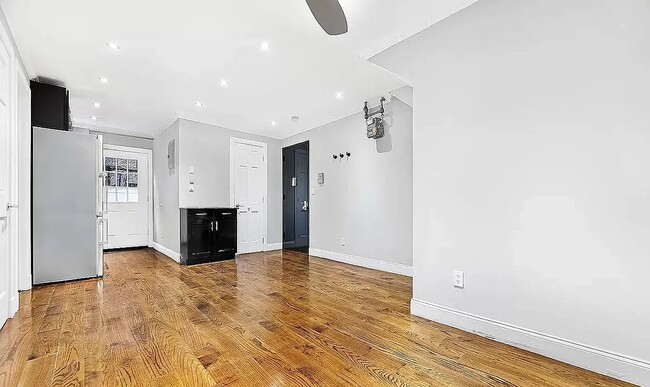 Building Photo - 47 1/2 East 1st Street