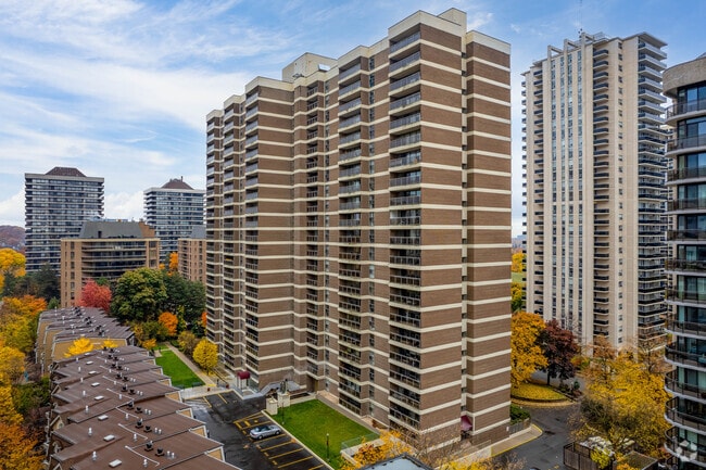 Building Photo - Balfour Square