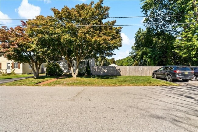 Building Photo - 81 Easton Ave
