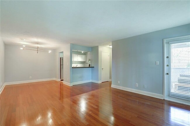 Building Photo - 6818 Glenridge Dr