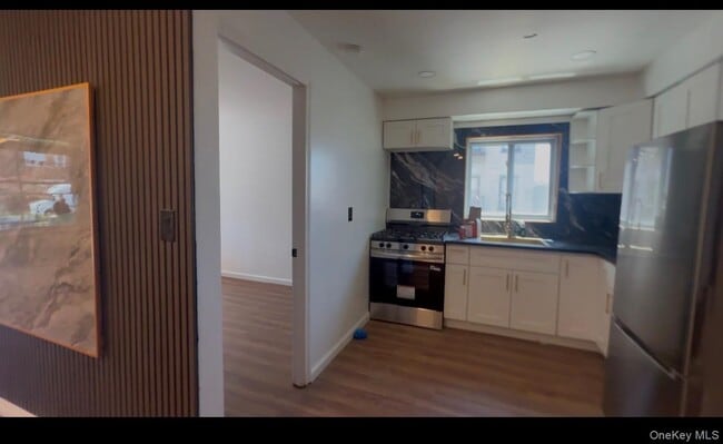 Building Photo - 3523 Laconia Ave