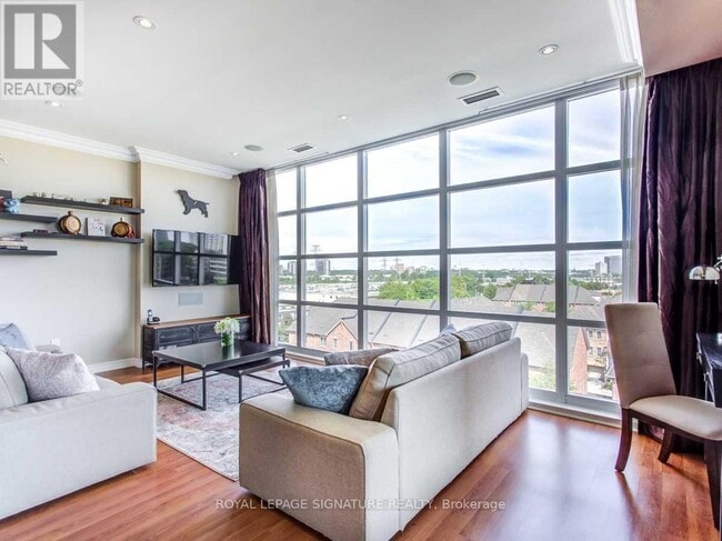 Building Photo - 1 Leaside Park Dr