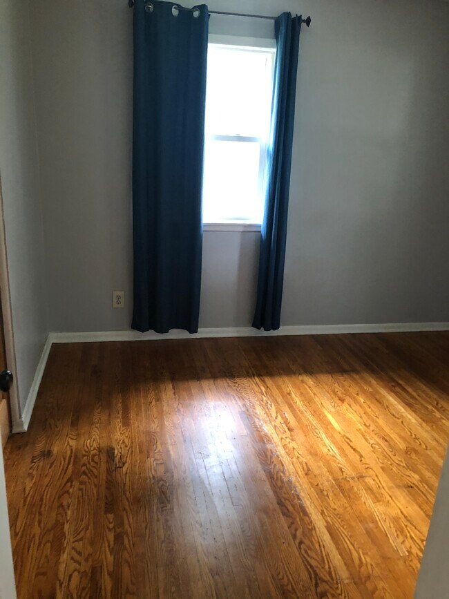Foto del edificio - 2148 Mapleview Ave