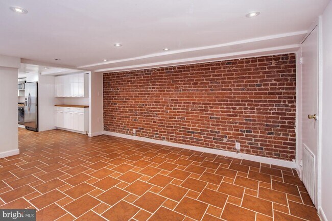 Building Photo - 1747 Kilbourne Pl NW