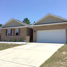 Building Photo - 4650 Red Oak Dr