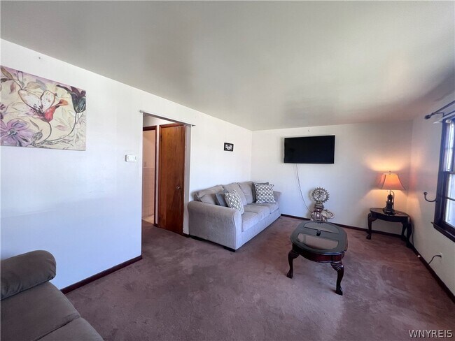 Foto del edificio - 480 W Hazeltine Ave