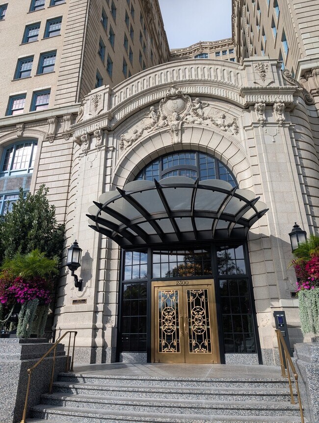 Foto del edificio - 2300 N Lincoln Park W