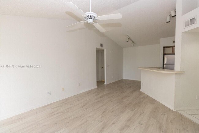Building Photo - 12510 Vista Isles Dr
