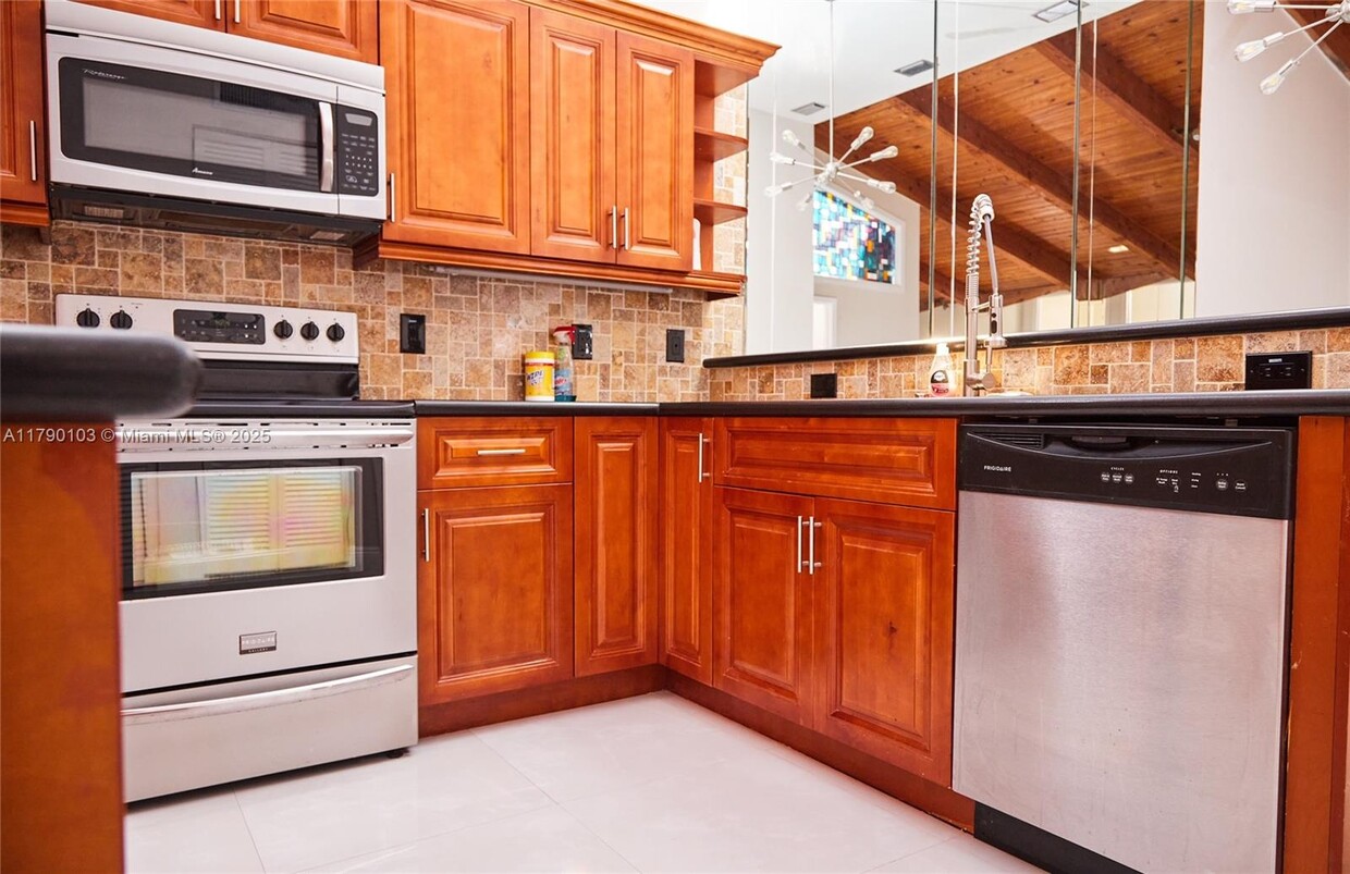 Foto principal - 347 Leslie Dr