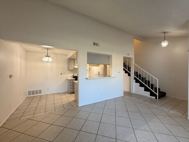 Building Photo - Lancaster 2 bedroom townhouse - AVAILABLE NOW!