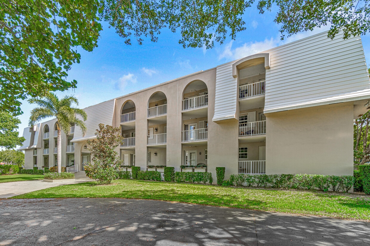 773 Jeffery St Unit 205, Boca Raton, FL 33487 Condo for Rent in Boca