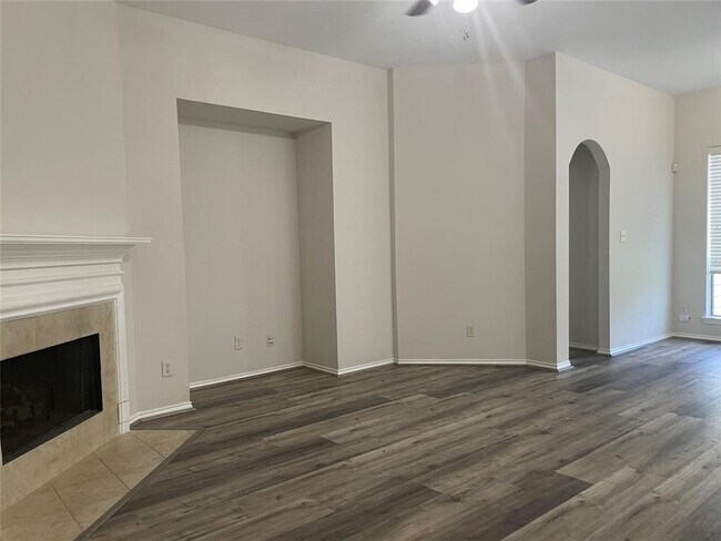 Building Photo - 25623 Oakstone Park Dr