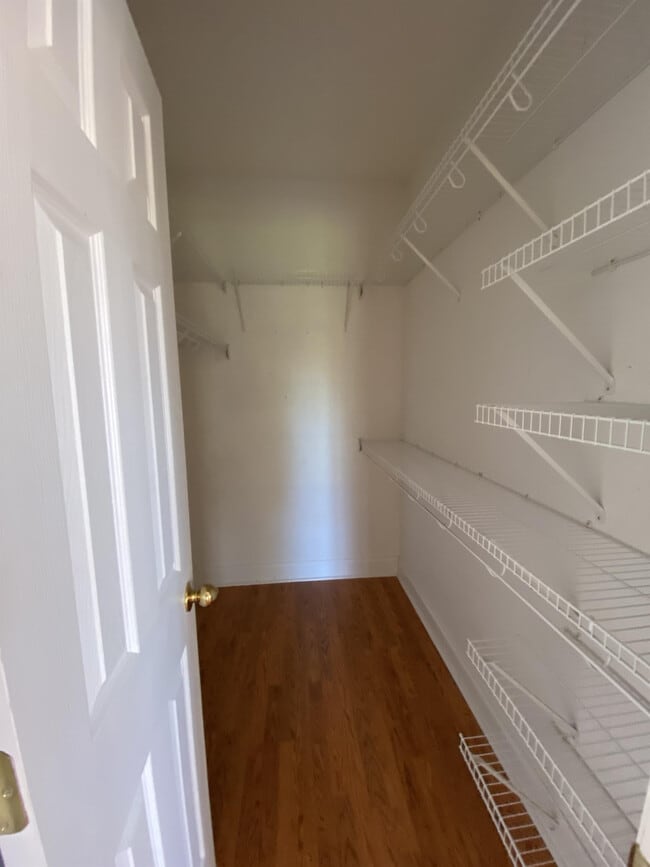 Building Photo - 208 Summergrass Dr