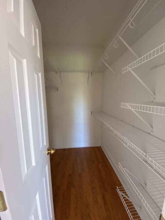 Foto del edificio - 208 Summergrass Dr