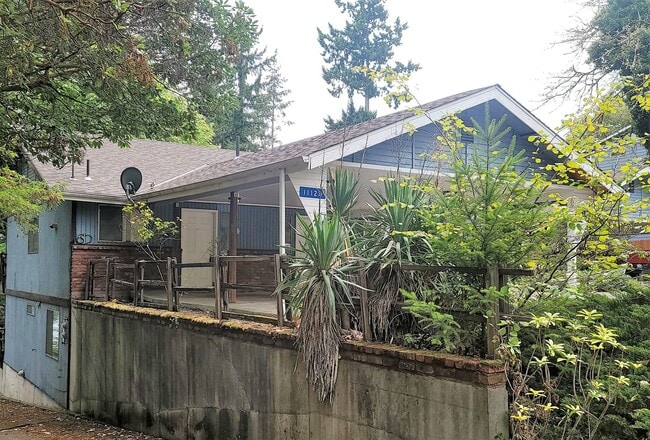 Building Photo - 1112 Shorewood Dr