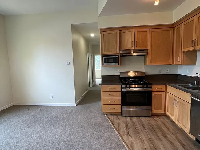 Building Photo - 251 High St