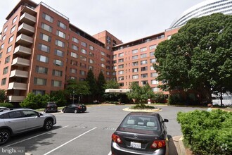 Building Photo - 1121 Arlington Blvd