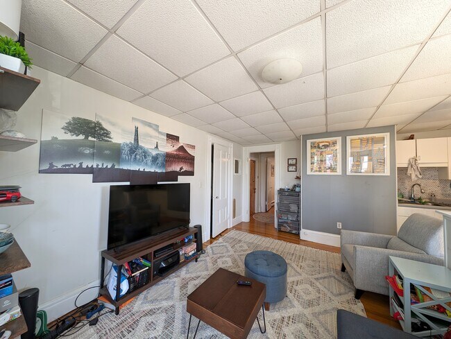 Building Photo - 67 Putnam St