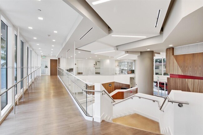 Foto del edificio - 601 NE 27th St