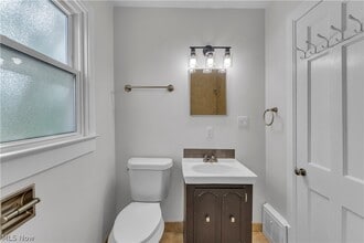 Building Photo - 5581 Saxon Dr