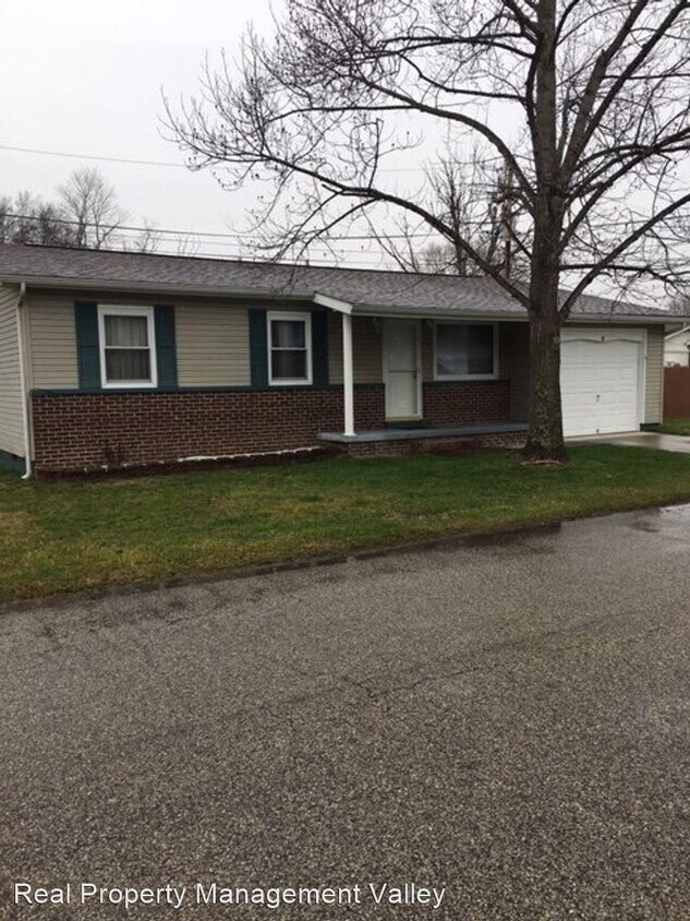 Primary Photo - 3 br, 1.5 bath House - 8 Collins Court