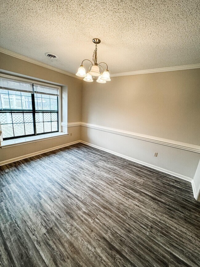 Foto del edificio - 533 Autumn Meadows Ln