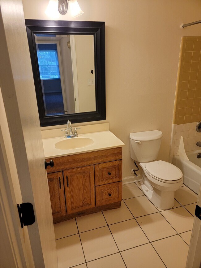 Building Photo - 8022 Westover Dr