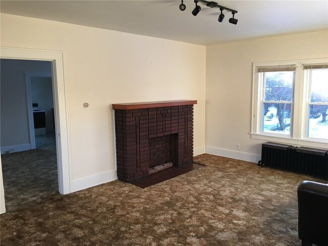 Building Photo - 1511 5th Ave