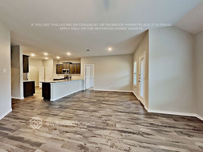 Foto del edificio - 717 Jamestown Ln