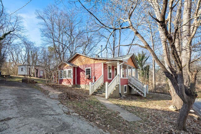 Foto del edificio - West Asheville Cottage