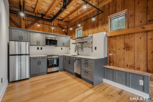 Foto del edificio - 13 Meadowood Ln