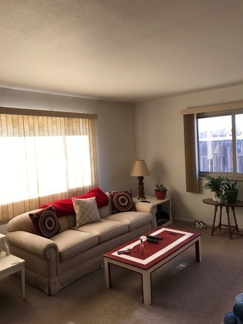 Foto del edificio - 2 Bedroom/2 Bath Duplex with attached gara...