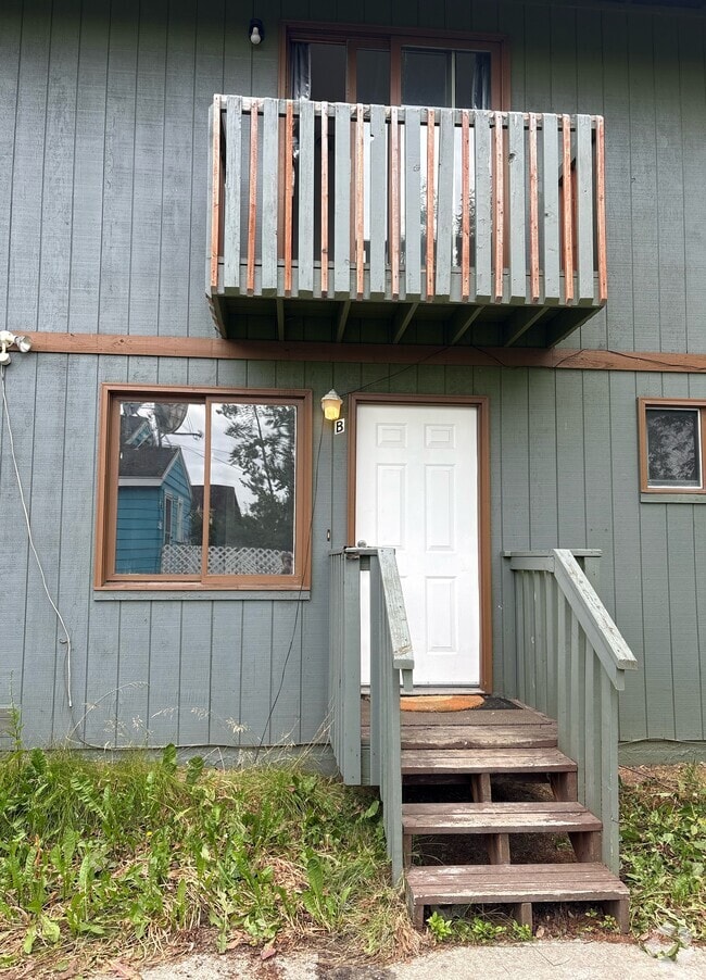 Building Photo - 733 Irwin St