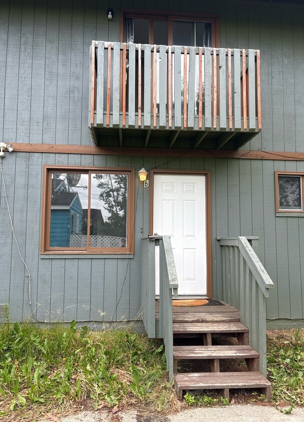 Primary Photo - 733 Irwin St