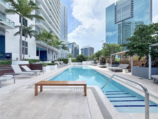 Foto del edificio - 1300 Brickell Bay Dr